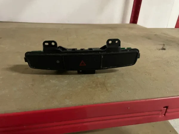 Mitsubishi lancer evo x Boton luces emergencia