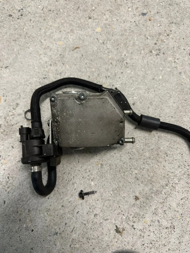 BMW m3 e92 valvula ralenti - Imagen 2