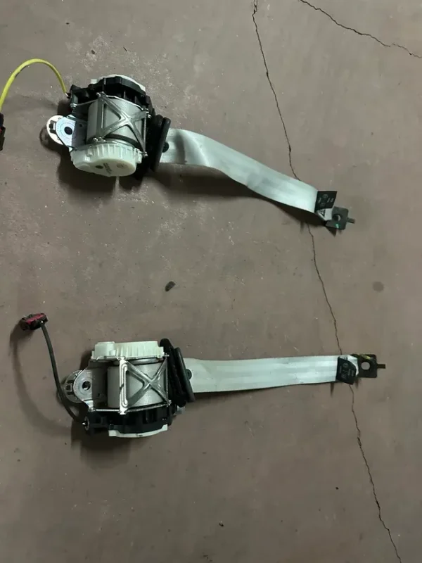 Cinturones traseros Clío sport rs III 3 mk3 - Imagen 2
