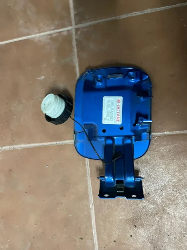 Mitsubishi lancer evo x Tapa gasolina - Imagen 2
