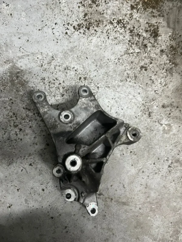Mitsubishi lancer evo x Soporte bomba