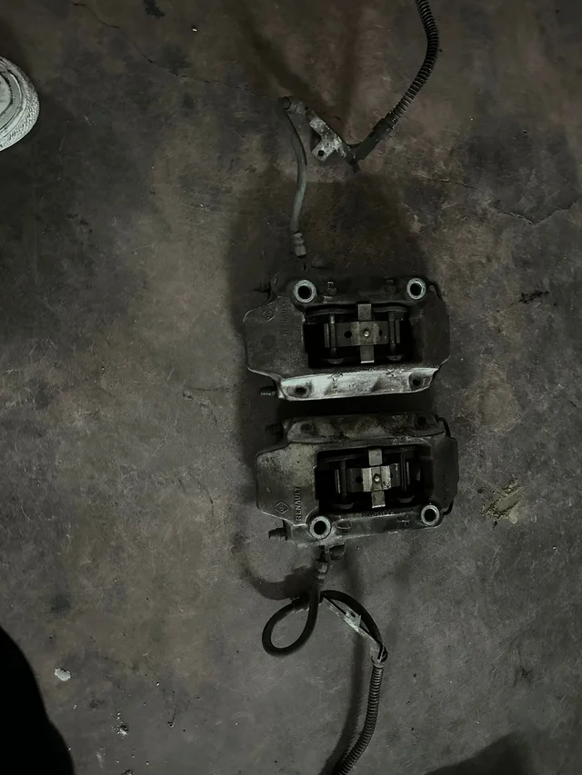 clio sport 3 197 200 203 pinzas frenos traseras - Imagen 2