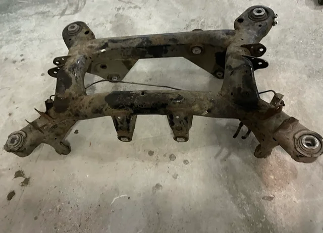 Bmw m3 e9x e92 e93 subchasis trasero cuna trasera