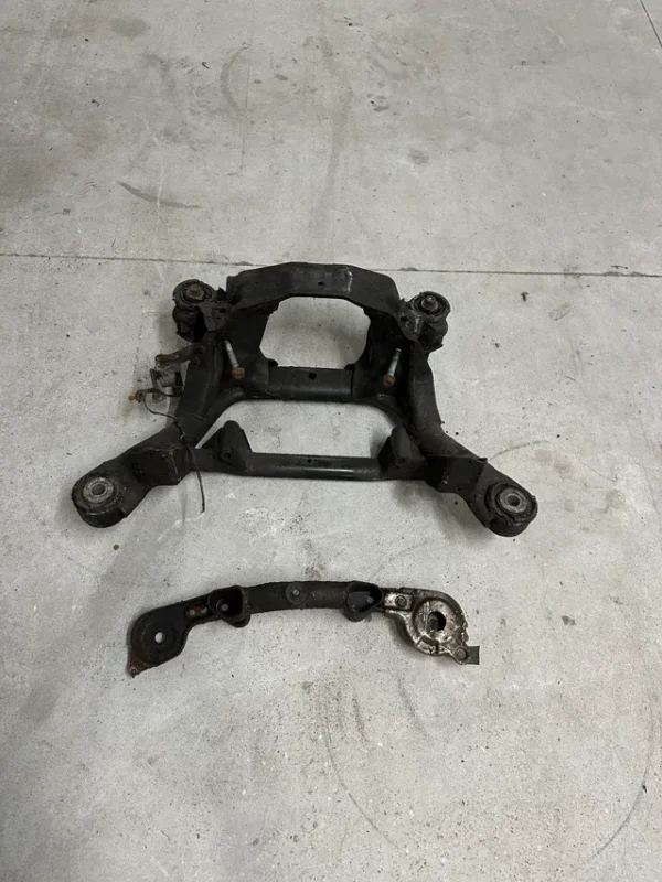 Bmw m3 e46 cuna trasera subchasis