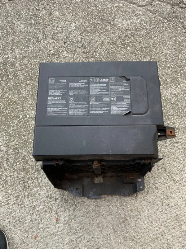 Megane 3 rs 250 265 275 plastico bateria - Imagen 5