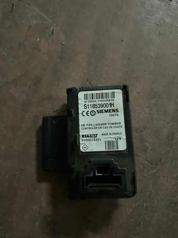 Renault clio sport 3 197 200 203 lector tarjetas - Imagen 2