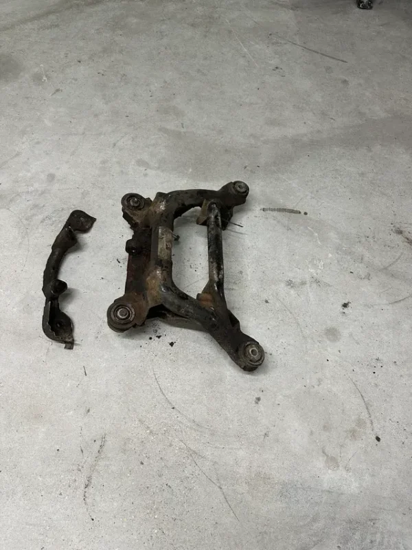 Bmw m3 e46 cuna trasera subchasis - Imagen 4
