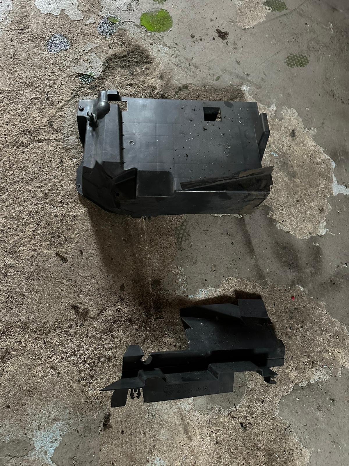 Clio sport 3 197 200 203 plastico radiador - Imagen 2