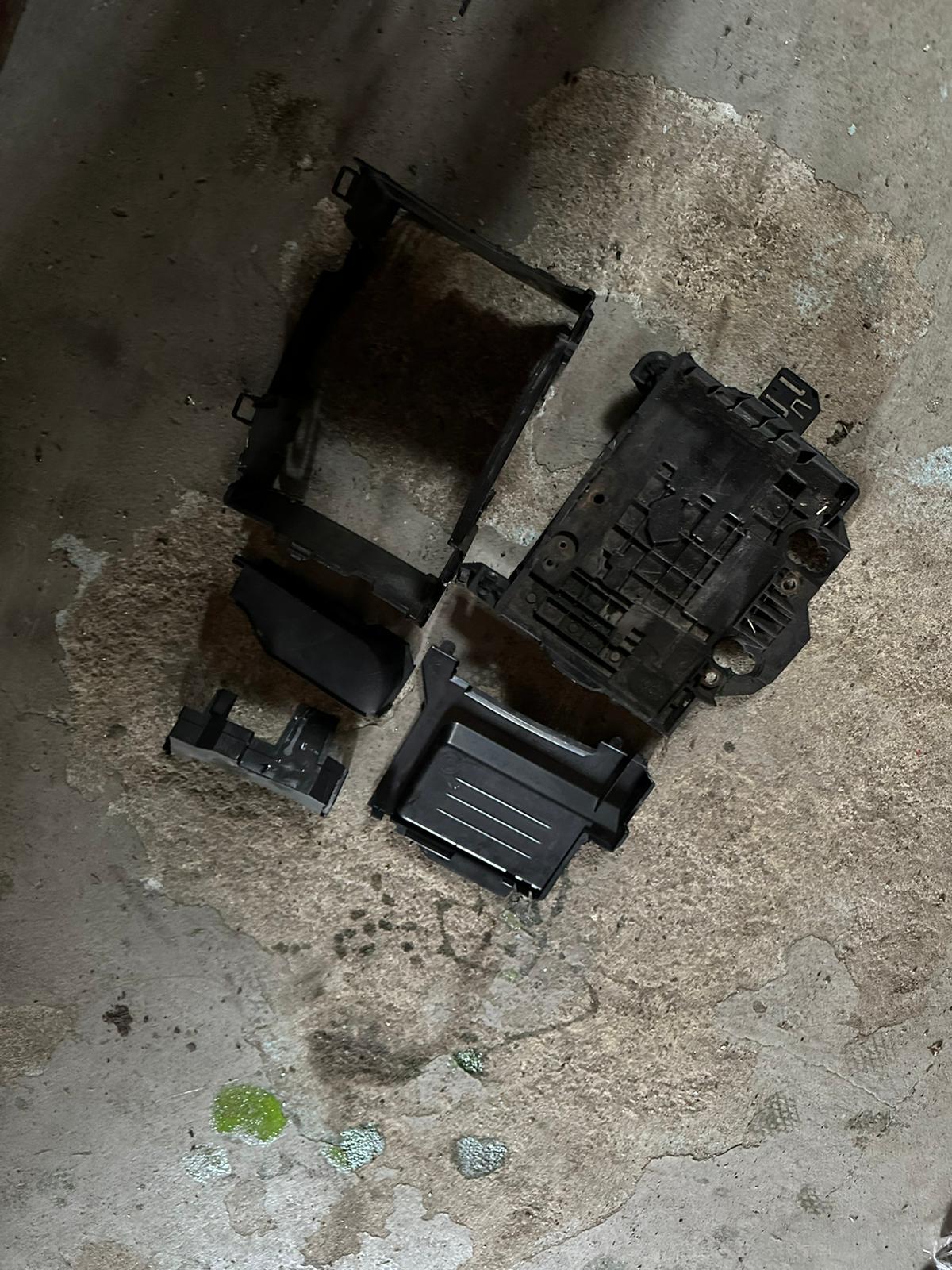 Clio sport 3 197 200 203 plastico bateria - Imagen 3