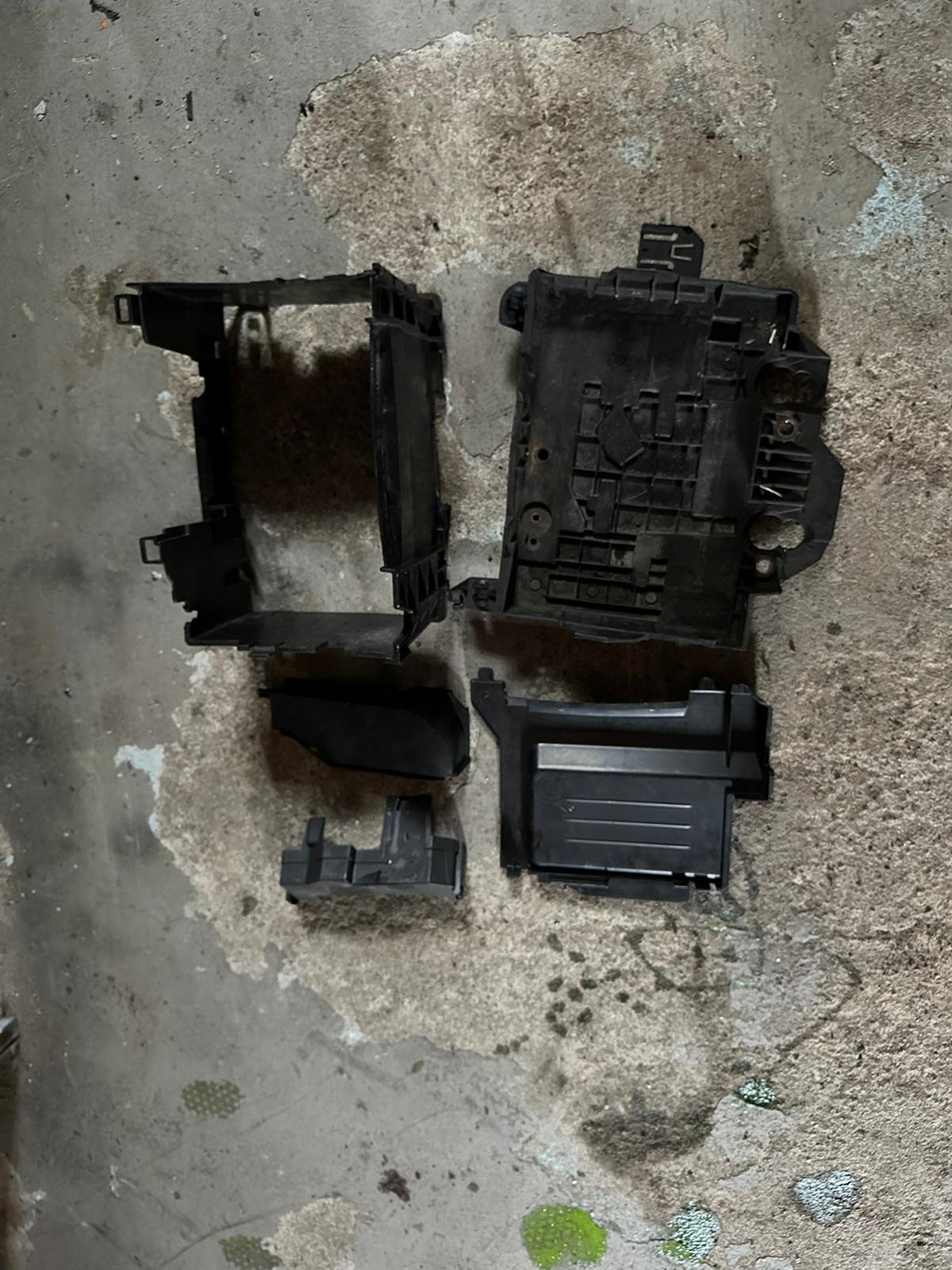 Clio sport 3 197 200 203 plastico bateria - Imagen 2