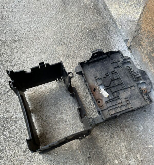 plasticos bateria Clio sport 3 197 200 203 - Imagen 2