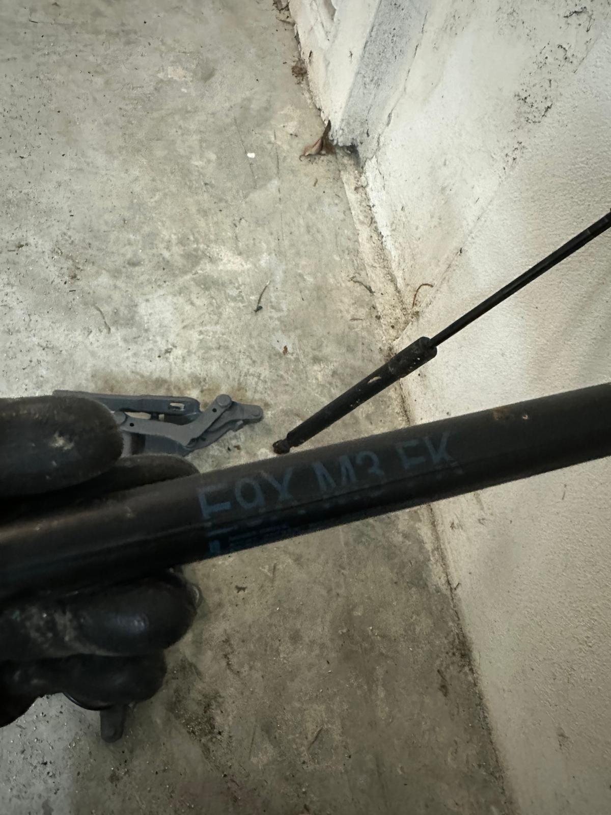 Bmw m3 e90 e92 e93 kit bisagras amortiguador capo - Imagen 3