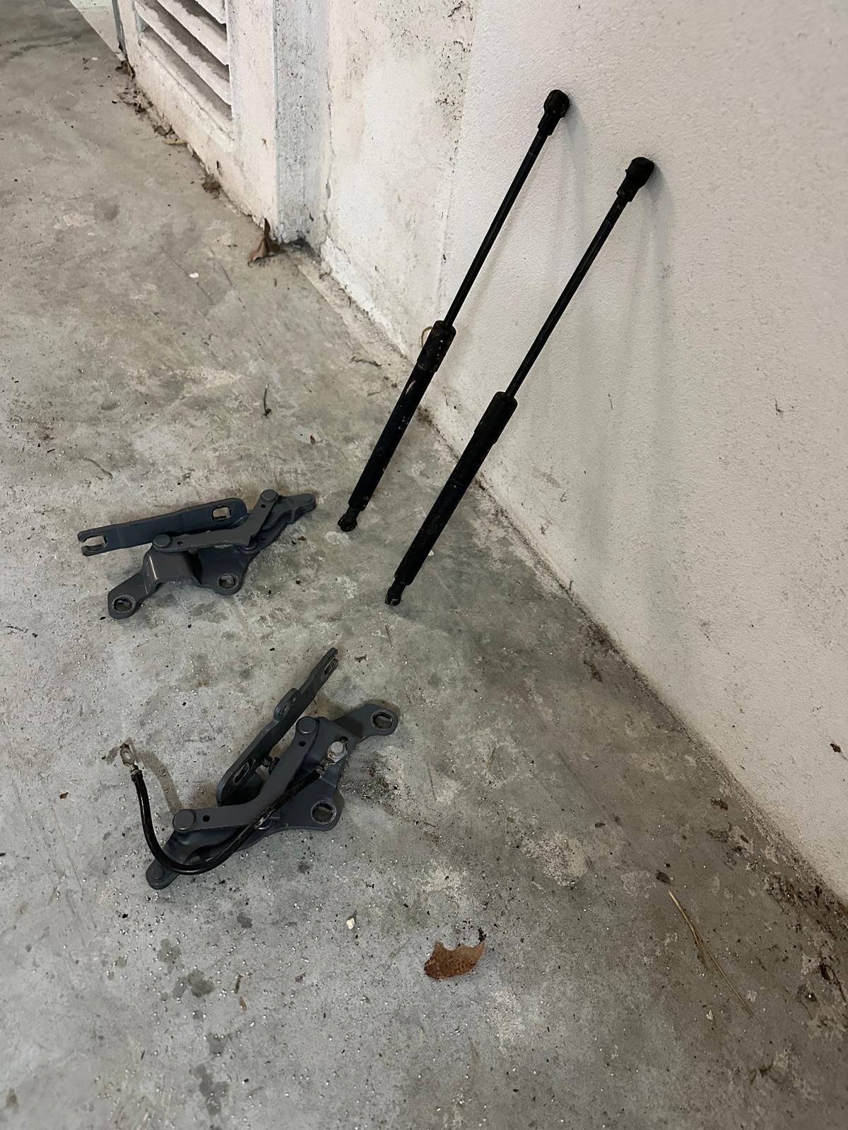 Bmw m3 e90 e92 e93 kit bisagras amortiguador capo - Imagen 2