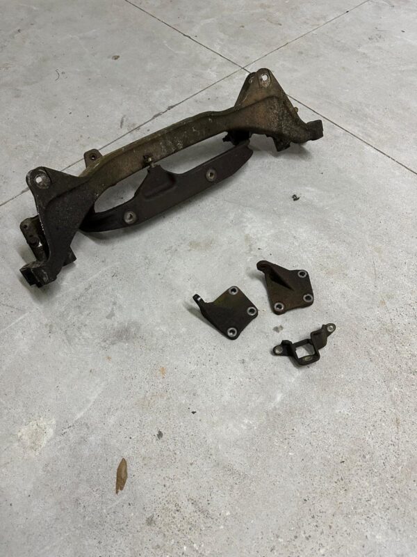 Mitsubishi lancer evolution 6 VI soporte subchasis