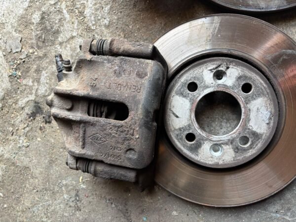 Frenos delanteros Renault Clio sport 172 182 - Imagen 5