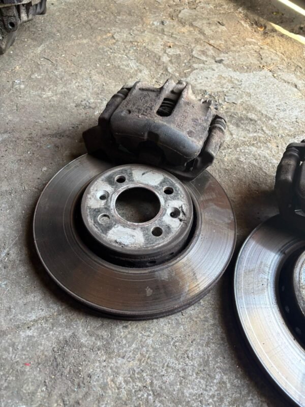 Frenos delanteros Renault Clio sport 172 182 - Imagen 2