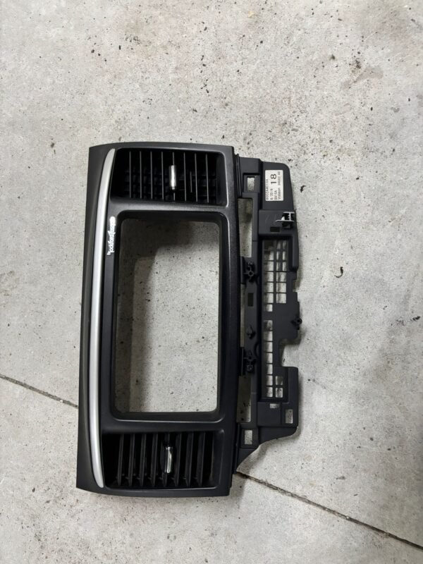 Plastico radio Mitsubishi lancer evo X 10