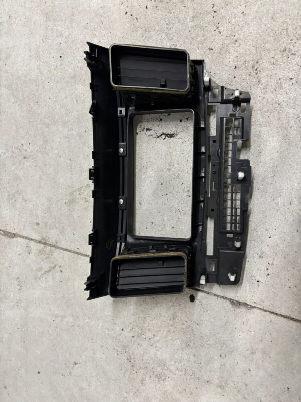Plastico radio Mitsubishi lancer evo X 10 - Imagen 2