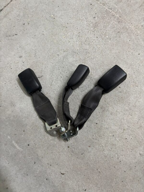 Mitsubishi lancer evo X 10 cinturones traseros