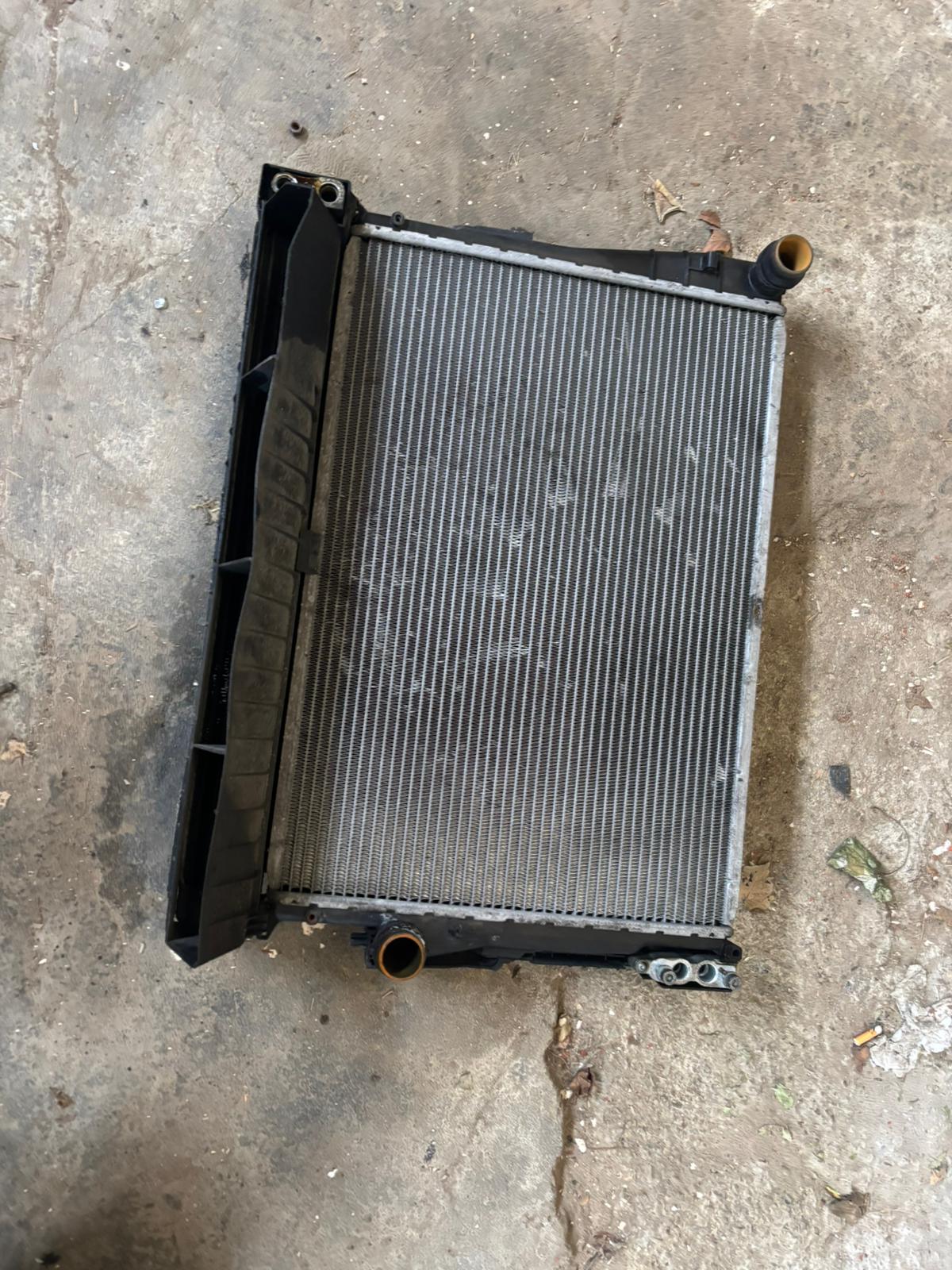 BMW m3 e46 radiador de agua y ac - Imagen 3