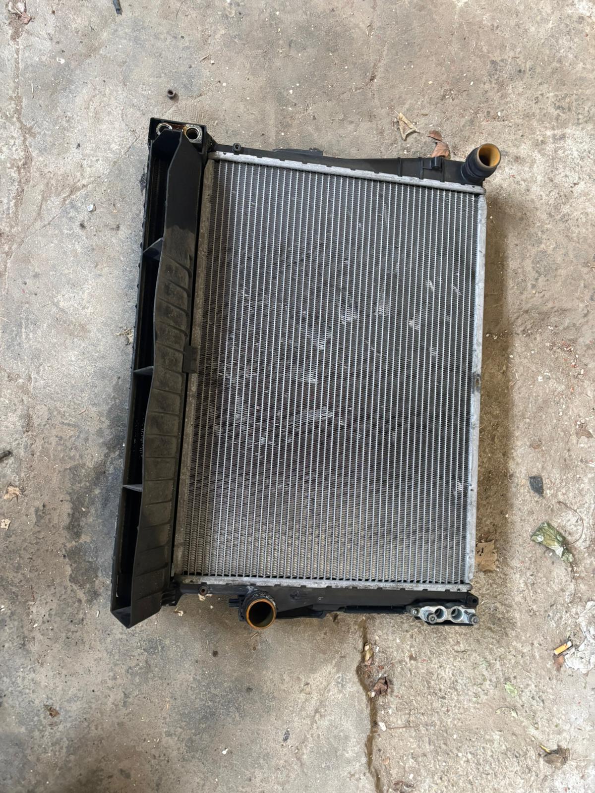 BMW m3 e46 radiador de agua y ac - Imagen 4