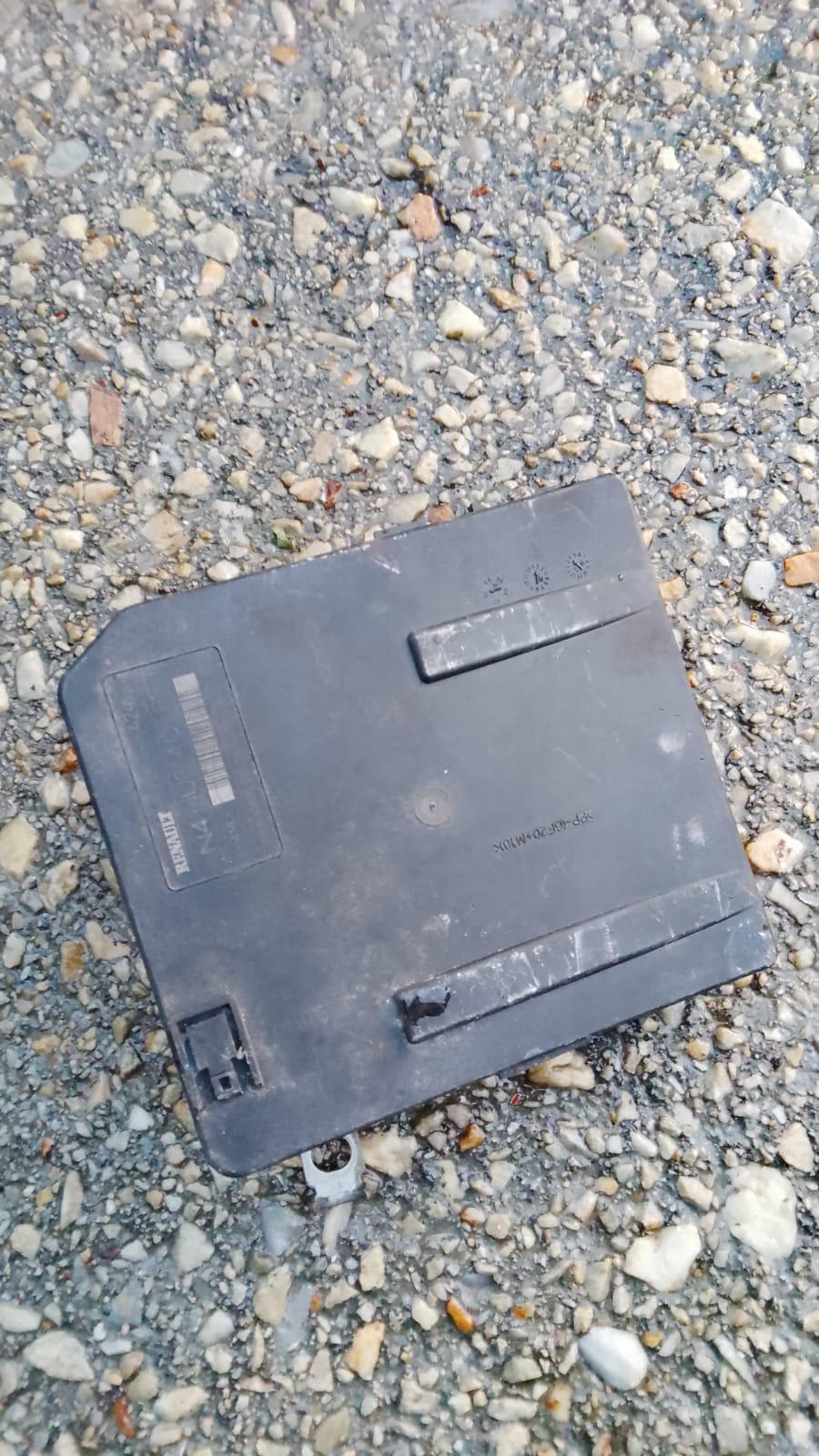 Megane sport r26 f1 team caja fusibles - Imagen 2