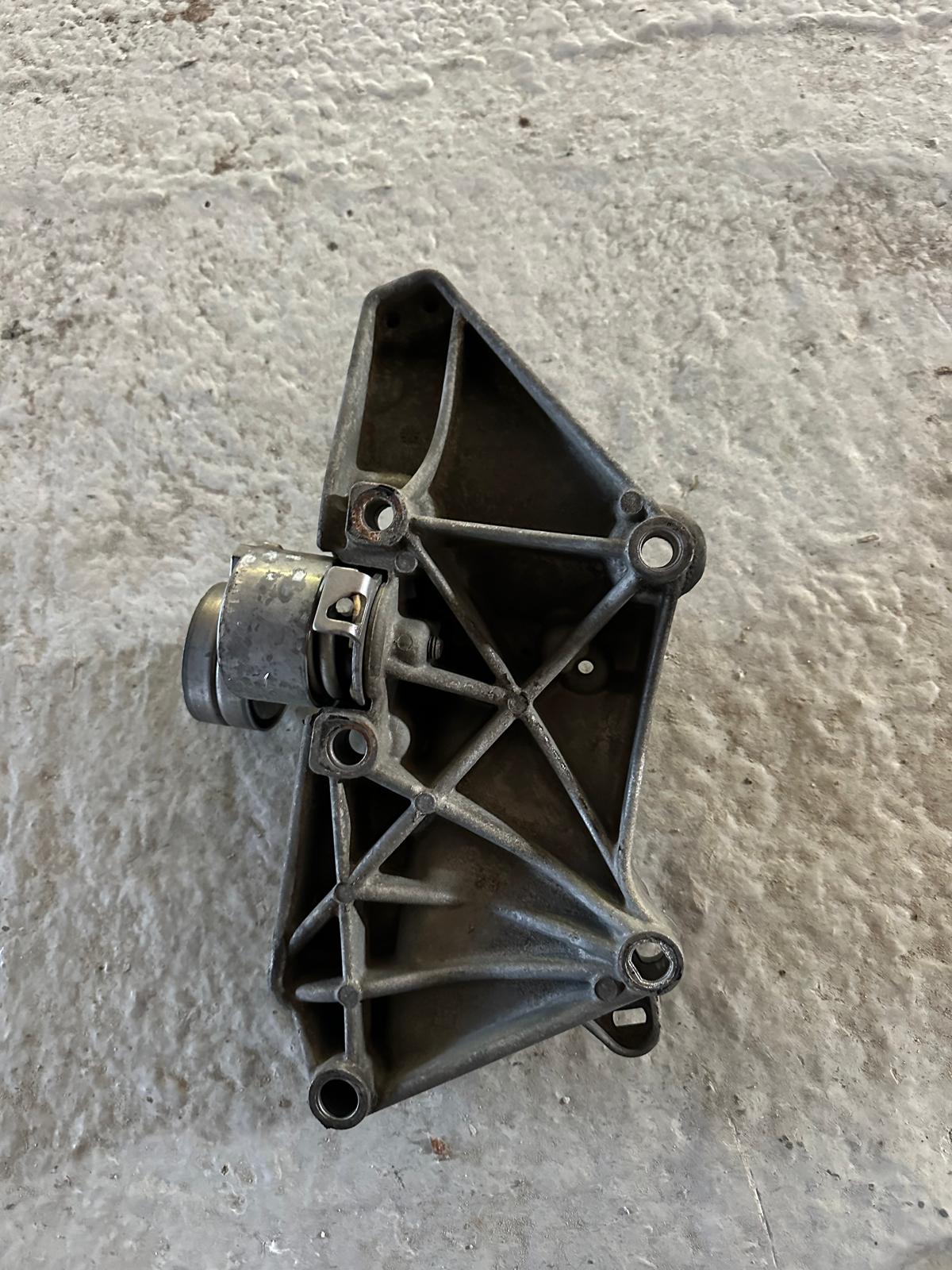 Megane 3 rs 250 265 275 soporte alternador
