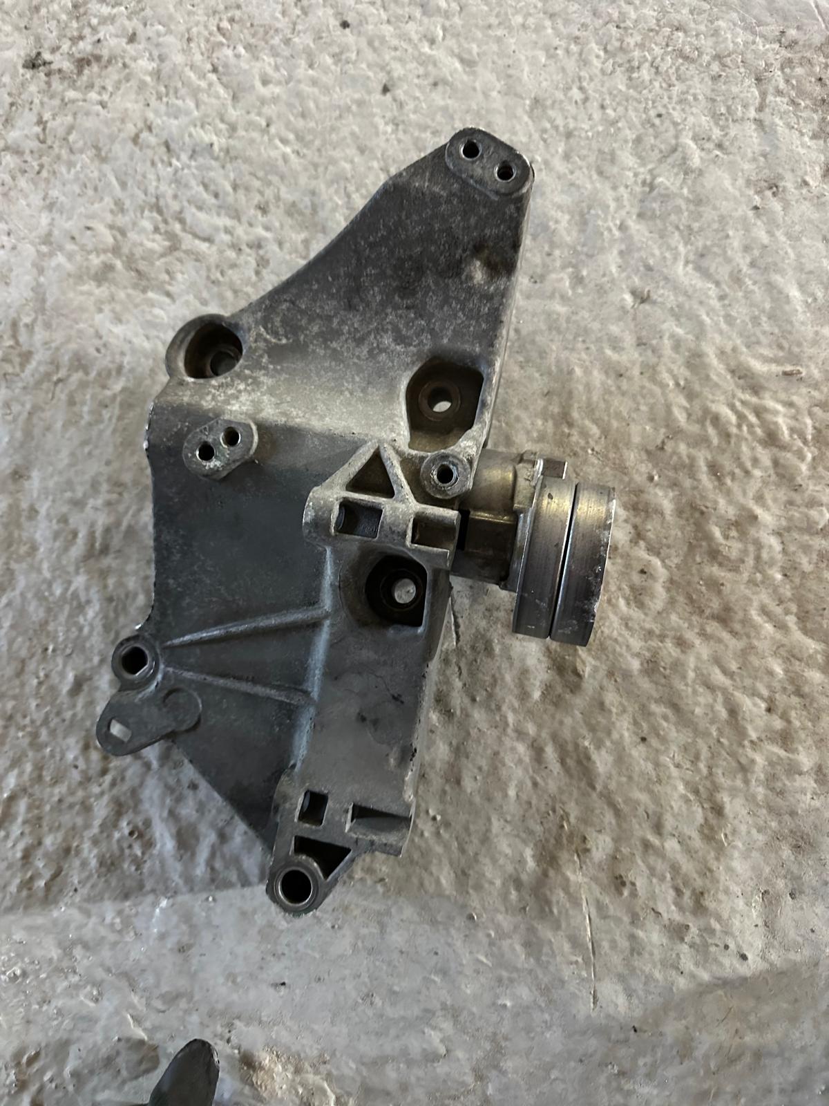 Megane 3 rs 250 265 275 soporte alternador - Imagen 2