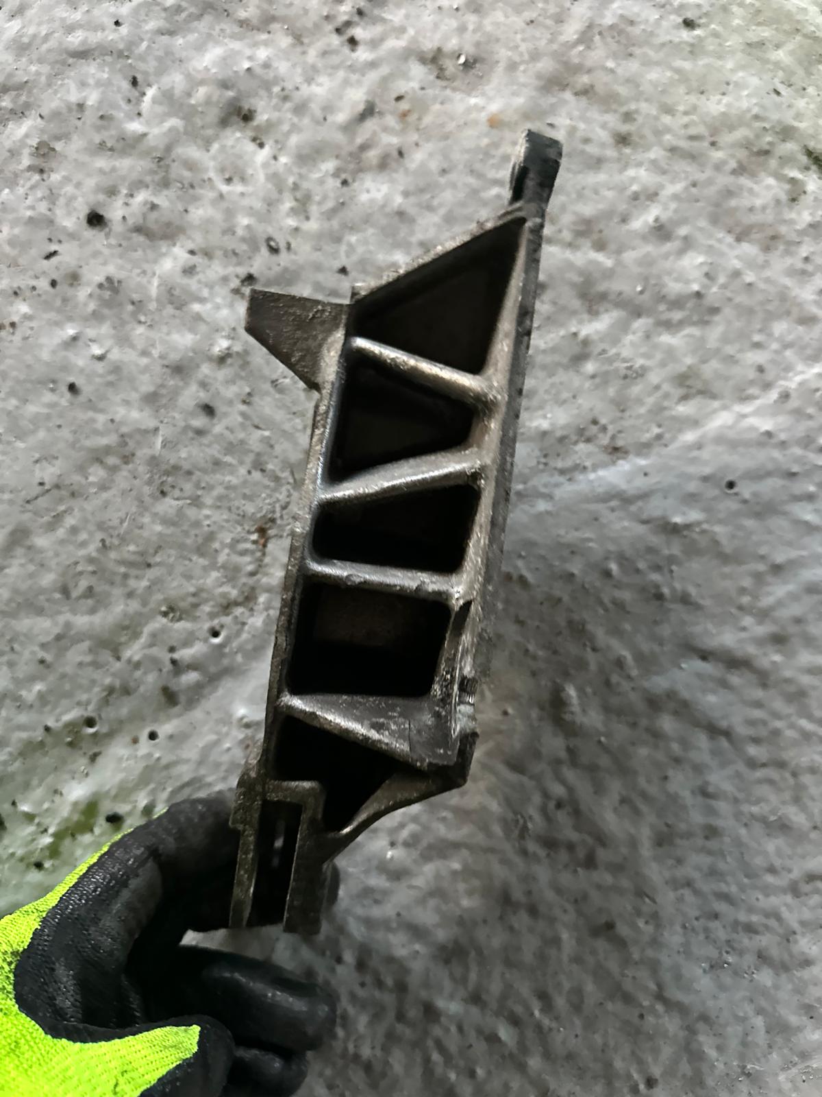 Renault Clio sport 172 182 soporte alternador