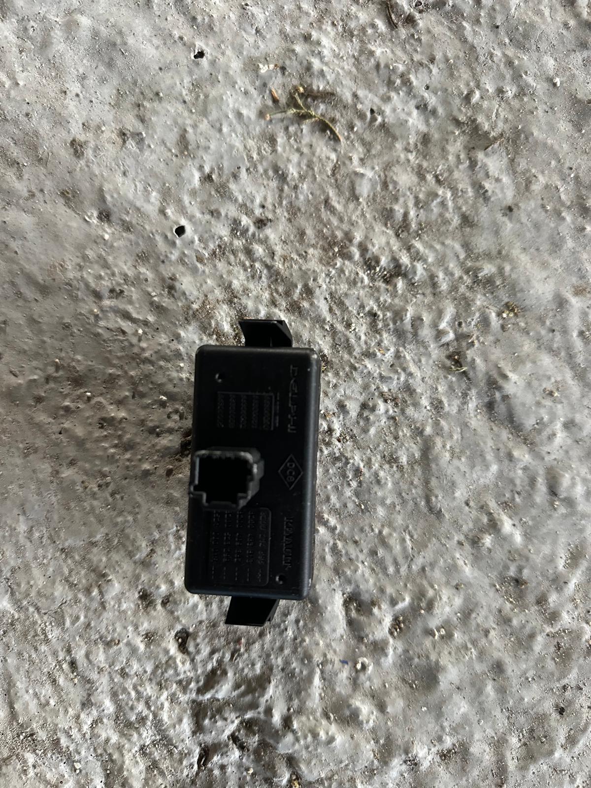 Clio sport 3 197 200 203 boton warning - Imagen 2