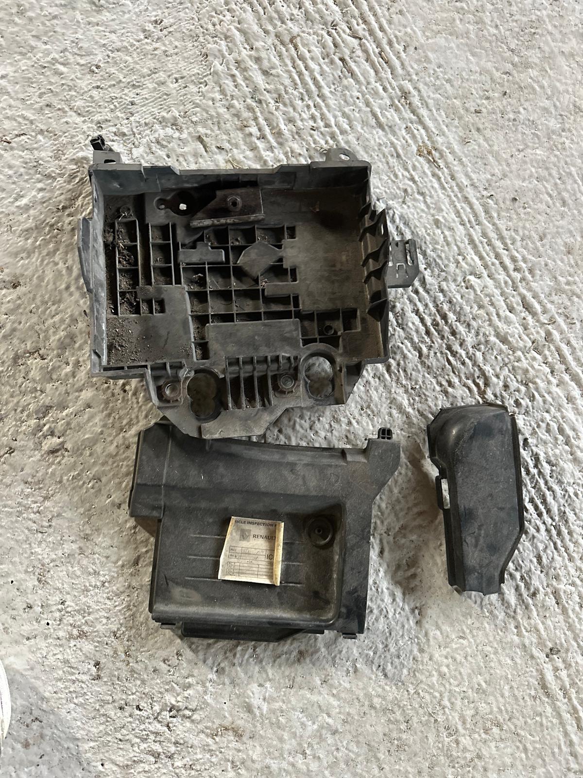 Clio sport 3 197 200 203 plasticos bateria - Imagen 2