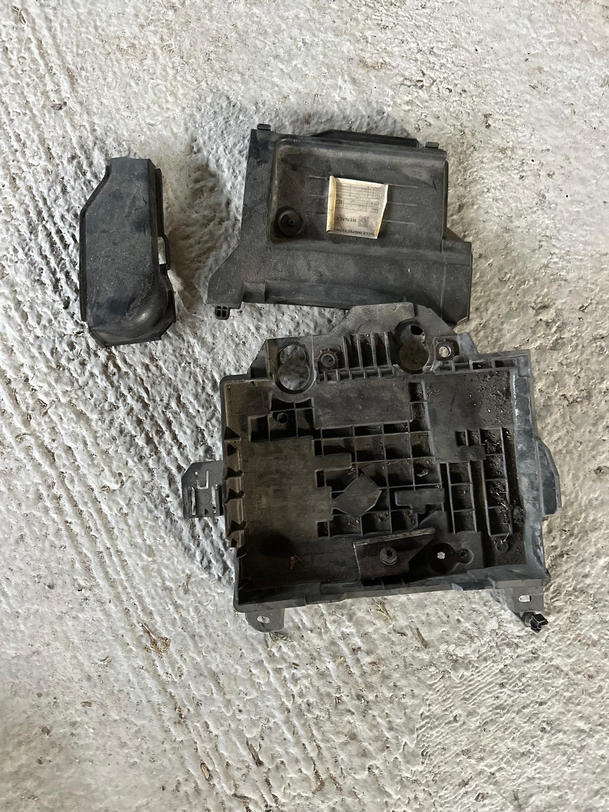 Clio sport 3 197 200 203 plasticos bateria - Imagen 4