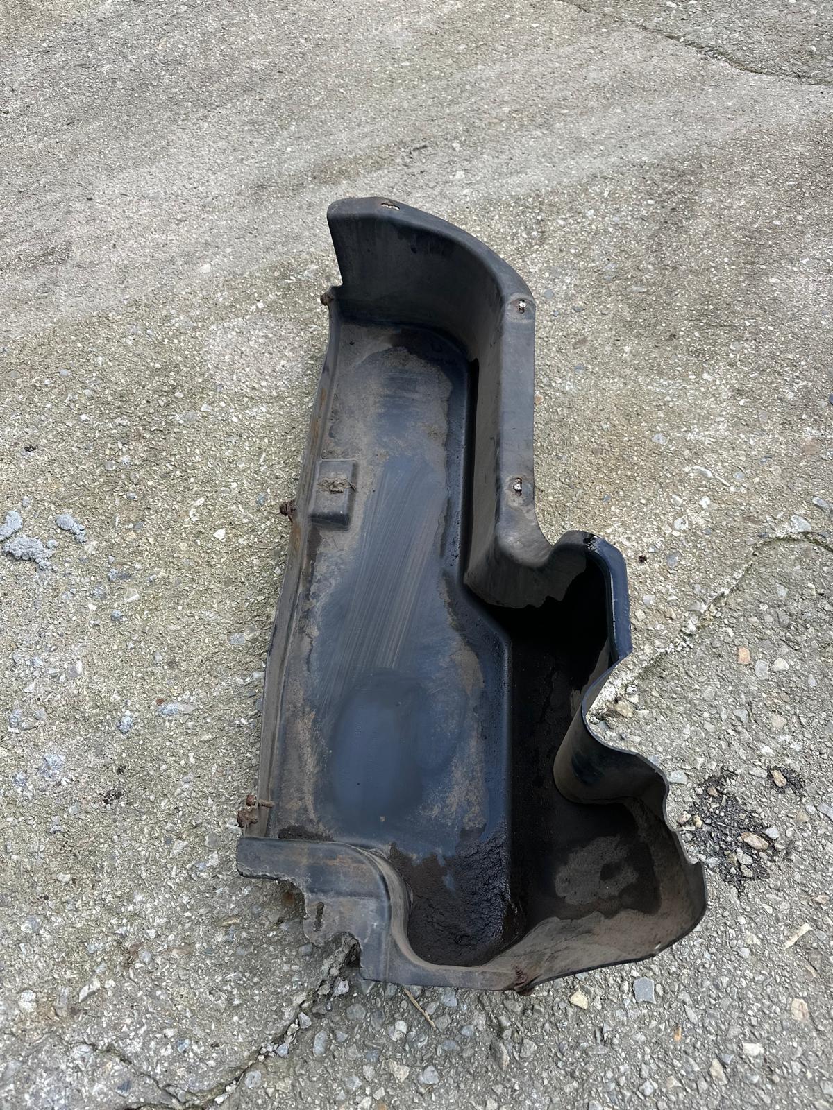 BMW m3 e46 plastico defensa trasera escape - Imagen 2