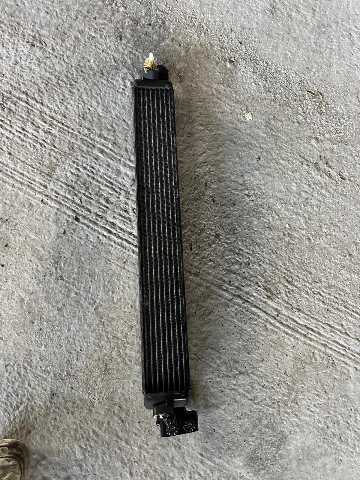 Radiador aceite motor BMW m3 e92 - Imagen 4