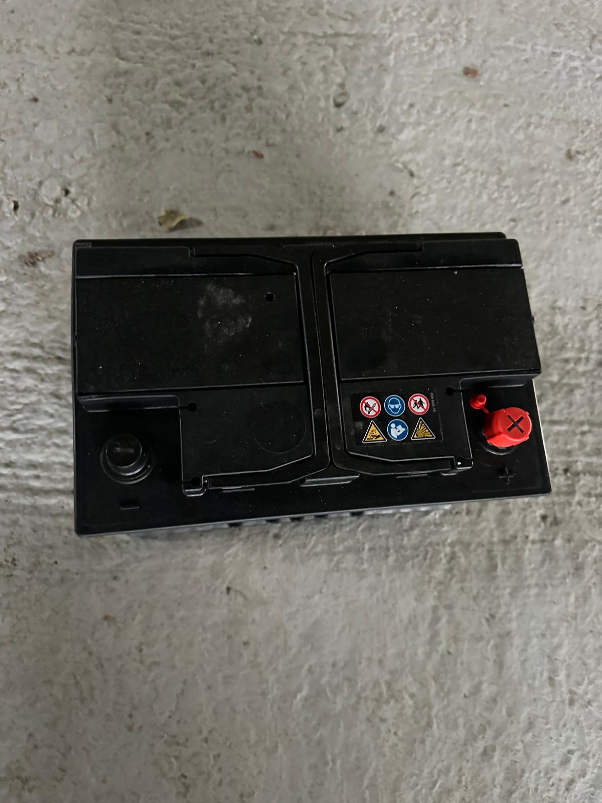 Bateria 12v 640a 70ah NUEVA - Imagen 2