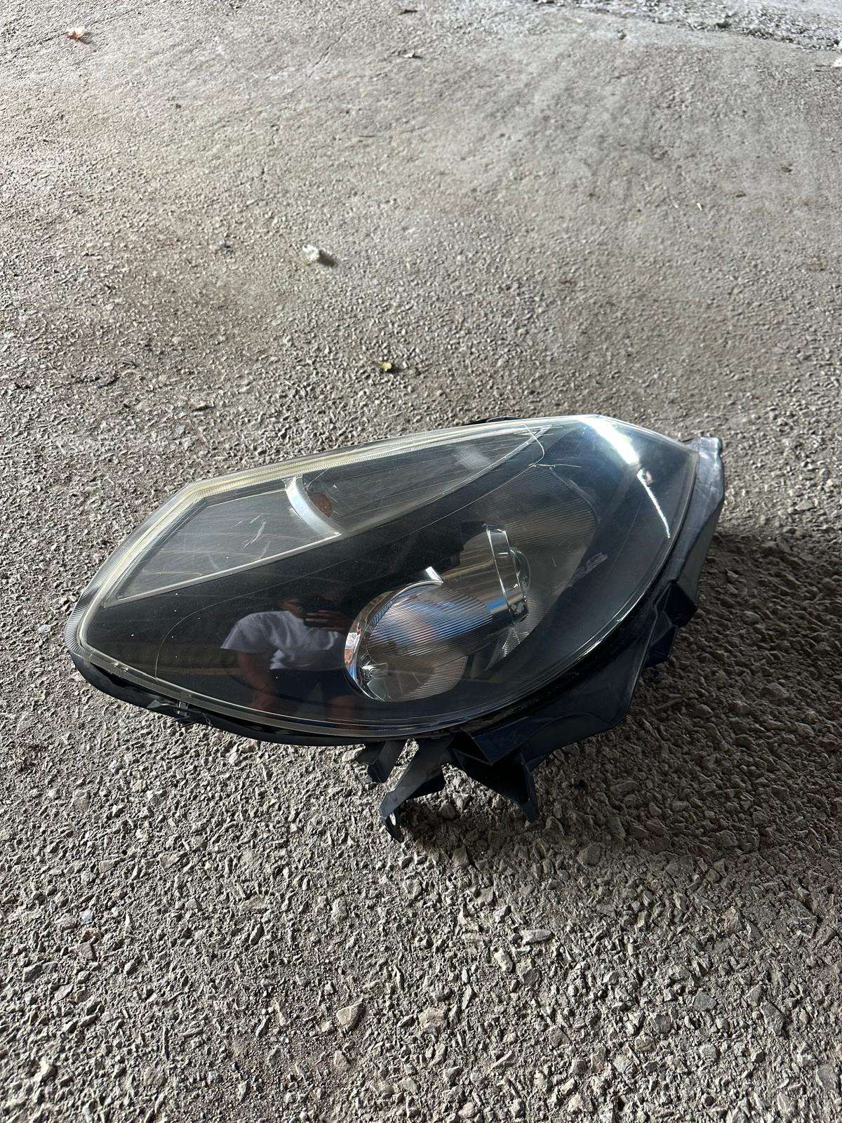Faro de xenon clio sport f1 r27 - Imagen 2