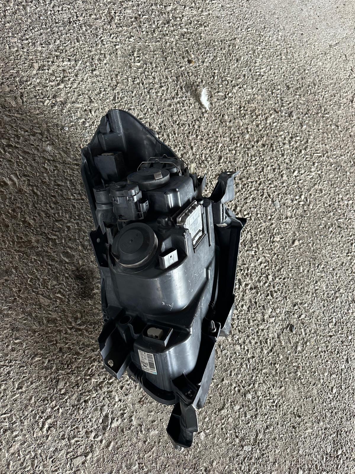 Faro de xenon clio sport f1 r27 - Imagen 5